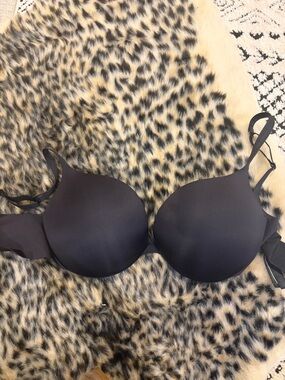 SKIMS Black Seamless Molded T-Shirt Bra